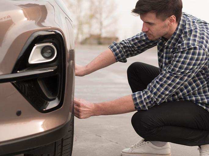 Como cambiar una llanta de carro