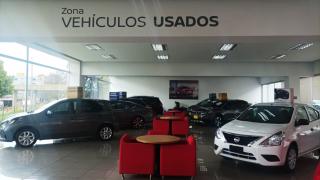 Concesionario de carros usados en la Cra 7 en Bogotá
